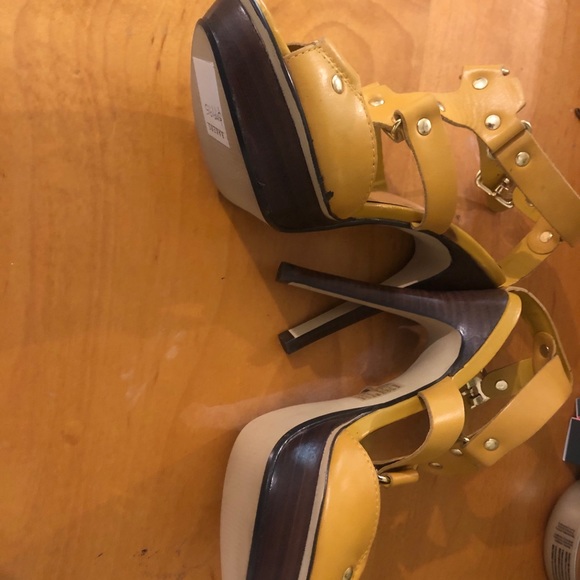 Heels - Picture 2 of 3